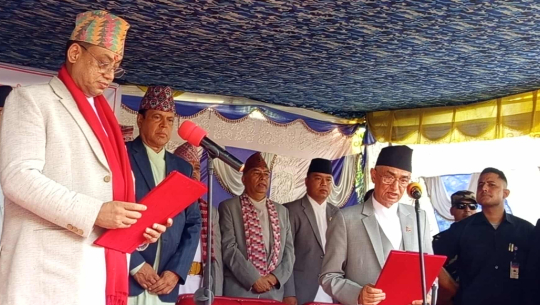 बागमतीका नवनियुक्त मुख्यमन्त्री बानियाँसहित ८ मन्त्रीले लिए शपथ 