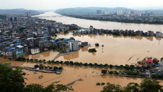 चीनमा आएको आकस्मिक बाढीका कारण ८ जनाको मृत्यु, ४ जना बेपत्ता