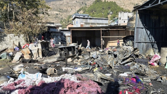 बझाङको चैनपुरमा जाडो भगाउन बालेको आगोले १ करोड ८१ लाखको क्षति 