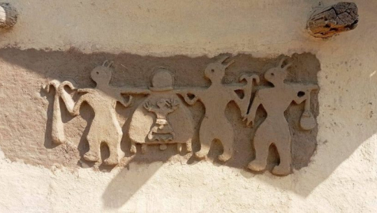 थारु भित्ते चित्रकला सङ्कटमा: हराउँदै जनजीवनको प्रतिबिम्ब