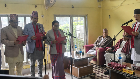 सुदूरपश्चिममा राज्यमन्त्रीसहित एमालेका ४ मन्त्रीले लिए शपथ 