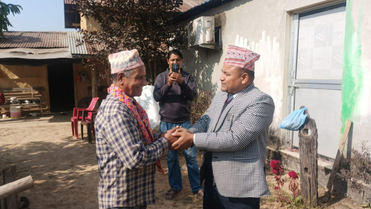  घरदैलोमै गएर उत्कृष्ट किसानलाई सम्मान गर्दै सुदूरपश्चिमको कृषि मन्त्रालय 