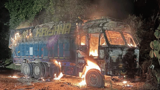 कञ्चनपुरबाट दाङ जाँदै गरेको ट्रकमा आगलागी