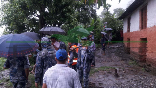 दार्चुलामा पहिरोका कारण चार परिवार विस्थापित, दर्जनौ परिवार जोखिममा