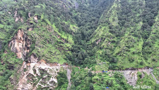 अपी सडक निर्माणमा ढिलाइ, महँगीको मारमा स्थानीय