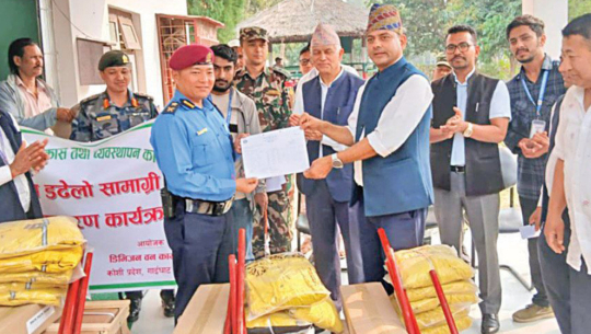 सुरक्षा निकायलाई डढेलो नियन्त्रण सामग्री हस्तान्तरण 