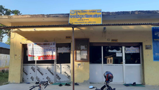 Locals lock down DDC and ward offices in Attariya over relocation issue