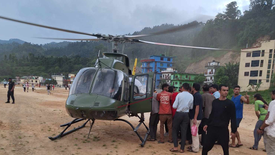 बैतडीकी  कलावतीको नेपालगञ्जमा उपचार हुन नसकेपछि काठमाण्डौ रेफर 
