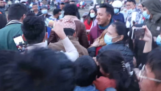 पल शाह प्रकरणः दमौलीमा युट्युबरको भीड, प्रहरी हैरान