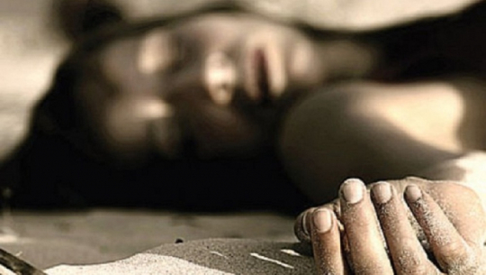 डोटीमा माटोको ढिस्कोमा पुरिएर एक महिलाको मृत्यु