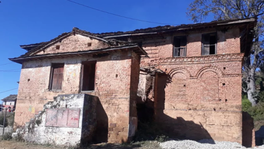 अस्तित्व मेटिँदै गरेका डोटीका दरबार