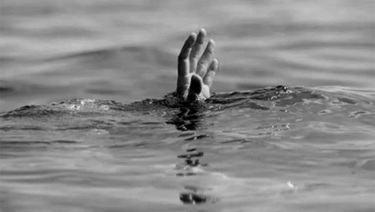 डडेल्धुरामा खोलामा बगेर एक छात्राको मृत्यु