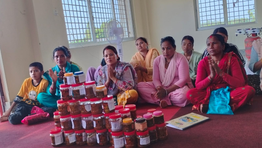 अचार बनाएर उद्यमी बन्ने अभियानमा महिला