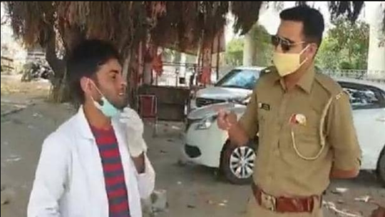 लकडाउनका बेला एक ठाउँबाट अर्को ठाउँ जान नक्कली डाक्टर बन्ने व्यक्ति