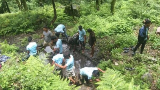 बाजुराको जगन्नाथमा युवा क्लबद्वारा खानेपानीको मुहान सरसफाइ