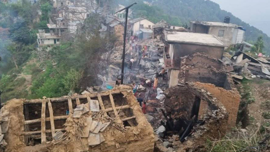 जयगढ बजारका आगलागी पीडितलाई गाउँपालिकाले ६ लाख सहयोग गर्ने