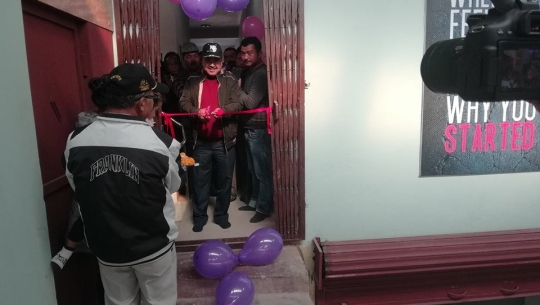 वैदेशिक रोजगारीमा रहेका एक युवकले फर्किएर धनगढीमा फिटनेस सेन्टर सञ्चालन गरेका छन्। धनगढी उप–महानगरपालिका वडा नम्बर ३ चटकपुरमा स्थानीय मोहन तामाङले फारवेश्ट फिटनेश सेन्टर सञ्चालन गरेका हुन्।