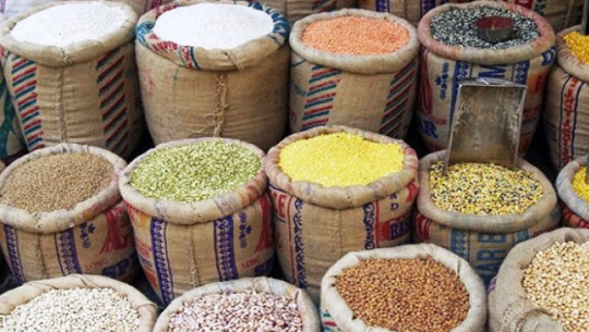 डोटीमा विपन्न परिवारलाई खाद्यान्न वितरण
