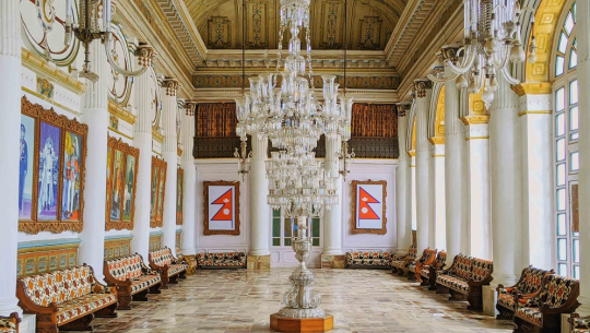 गद्दी बैठक खोलेपछि हनुमानढोका दरबार क्षेत्रमा बढे विदेशी आगन्तुक