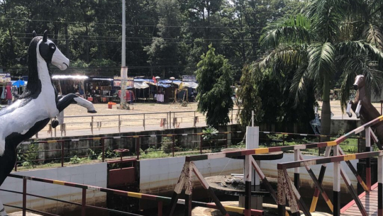 घोडाघोडी तालको आम्दानी व्यवस्थापनमा विवाद, ठेकेदारले लगाएको ताला वन समूहले तोड्यो 