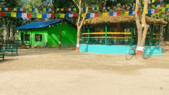 ग्वलाबारी सामुदायिक वनमा आश्रयस्थल निर्माण