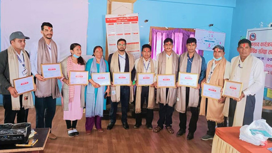 बैतडीमा महामारीमा खटिएका उत्कृष्ट स्वास्थ्यकर्मी पुरस्कृत
