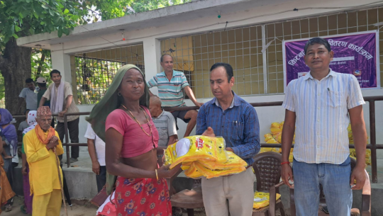 कैलारी गापाको तीन वडामा किटनाशक झुल वितरण