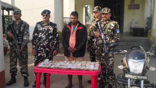 हुन्डी कारोबारीले नेपाल ल्याउँदै गरेको २५ लाख रुपैयाँ बरामद