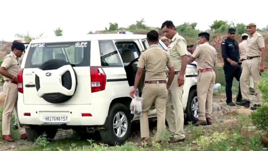 अवैध उत्खनन रोक्न पुगेका डीएसपीको टिपरले किचेर हत्या
