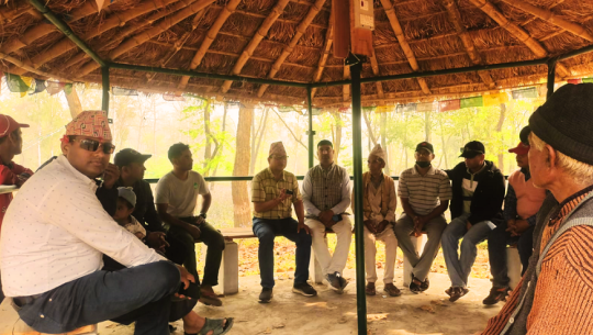 कञ्चनपुरका नवनिर्वाचित सांसद गाउँ–बस्तीमा, मतदाताका समस्या सुन्दै