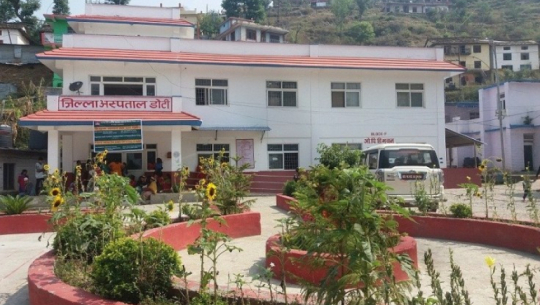 पोष्टमार्टम गर्न समेत चिकित्सक नै छैनन्, जिल्ला अस्पताल डोटीमा