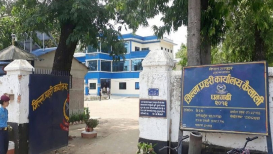कैलाली प्रहरीको वैशाख महिनाको प्रगति: लागुऔषध र अवैध मदिरा बरामद, ११ लाख राजस्व सङ्कलन