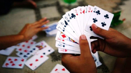 टीकापुरबाट ११ जना जुवाडे पक्राउ