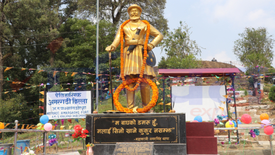 डडेल्धुरामा अमरसिंह थापाको नयाँ सालिक अनावरण