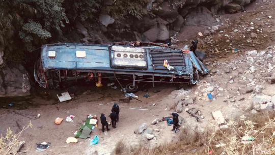 बस दुर्घटना अपडेटः मृतक १० जनाको पहिचान खुल्यो