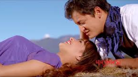 ‘मेरो पहिलो प्रेम’मा सलोन र करिश्माको प्रेम