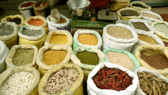 नियमकारी निकाय नीरिह :कैलालीमा  उपभोग्य वस्तु तथा सेवामा हुने   कालो बजारी रोकिएन