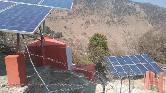 बझाङको दुर्गाथलीमा सोलार लिफ्टबाट खानेपानी