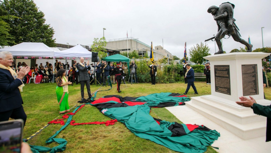 बेलायतमा भीसी कुलवीर थापामगरको सालिक अनावरण