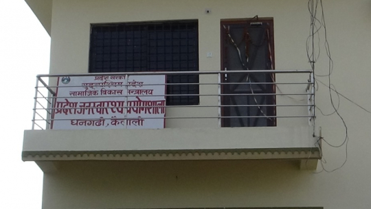 सुदूरपश्चिमबाट कोरोना परीक्षणका लागि गाडीमा नमूना पठाईदै
