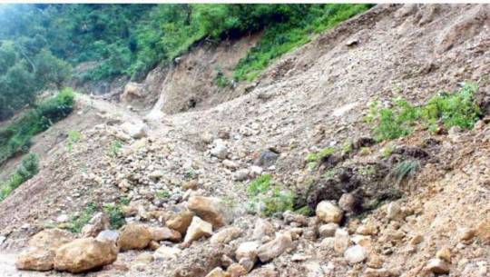 वर्षातले डोटीका ग्रामीण सडक अवरुद्धः आवतजावतमा समस्या