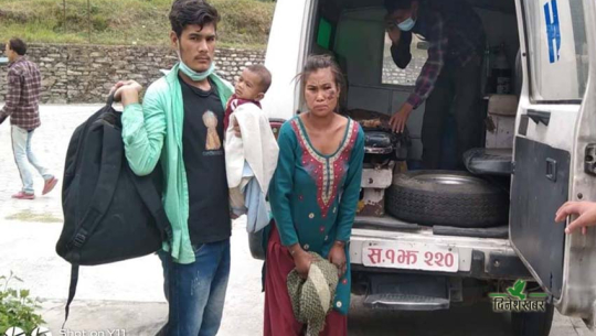 जलेका बिरामीलाई जहाजले बोक्छ कि नाईं ? हिजो धनगढी विमानस्थलमा लोकसरीसँग जे भयो 