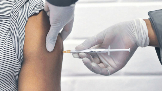 पर्वतमा १८ वर्षमाथिकालाई कोरोनाविरुद्धको खोप