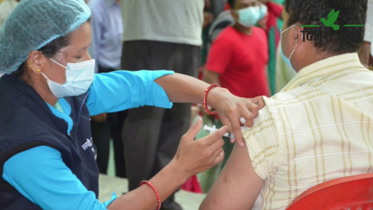 सुदूरपश्चिममा १२ लाखले अझै पाएनन् खोप, आएका ३ लाख डोज धनगढीमै थन्किए