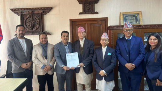 परराष्ट्रमन्त्री शर्मासँग गैरआवासीय नेपाली सङ्घको भेट