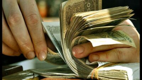 बझाङमा होली खेलेर ८ लाख संकलन