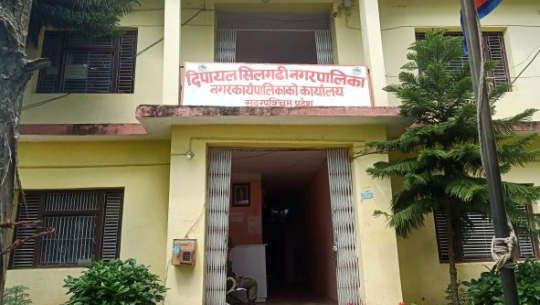 डोटीको दिपायल सिलगढी नगरपालिकाले झोलुङ्गे पुल हेरेको पैसा उठाउने