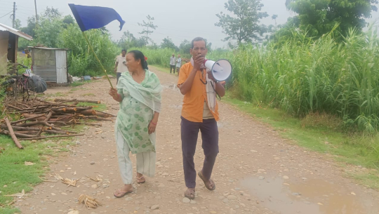 पूर्वी कैलालीको तटीय क्षेत्रका समुदायमा बाढीको कृत्रिम नमूना अभ्यास