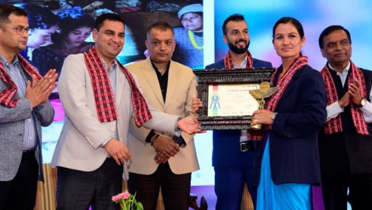 Baitadi’s Anami Pujara honored with best nurse award for exceptional service