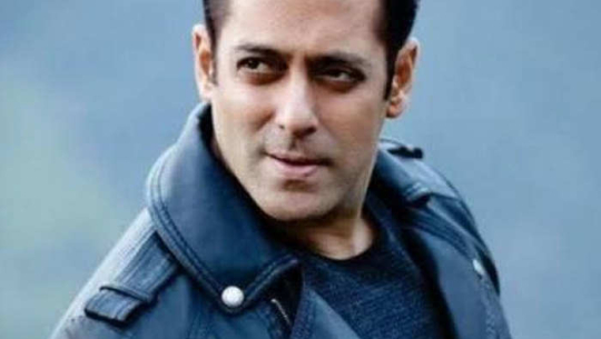 क्रिसमस मनाउन फार्महाउस पुगेका सलमानलाई सर्पले टोक्यो, बिहानै ३ बजे अस्पताल भर्ती